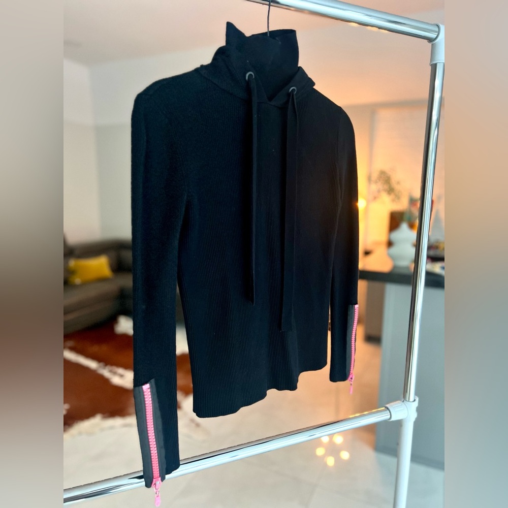 Zara turtleneck knit black sweater with neon pink zippers Sz S